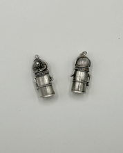 Load image into Gallery viewer, Vierge de Fer
